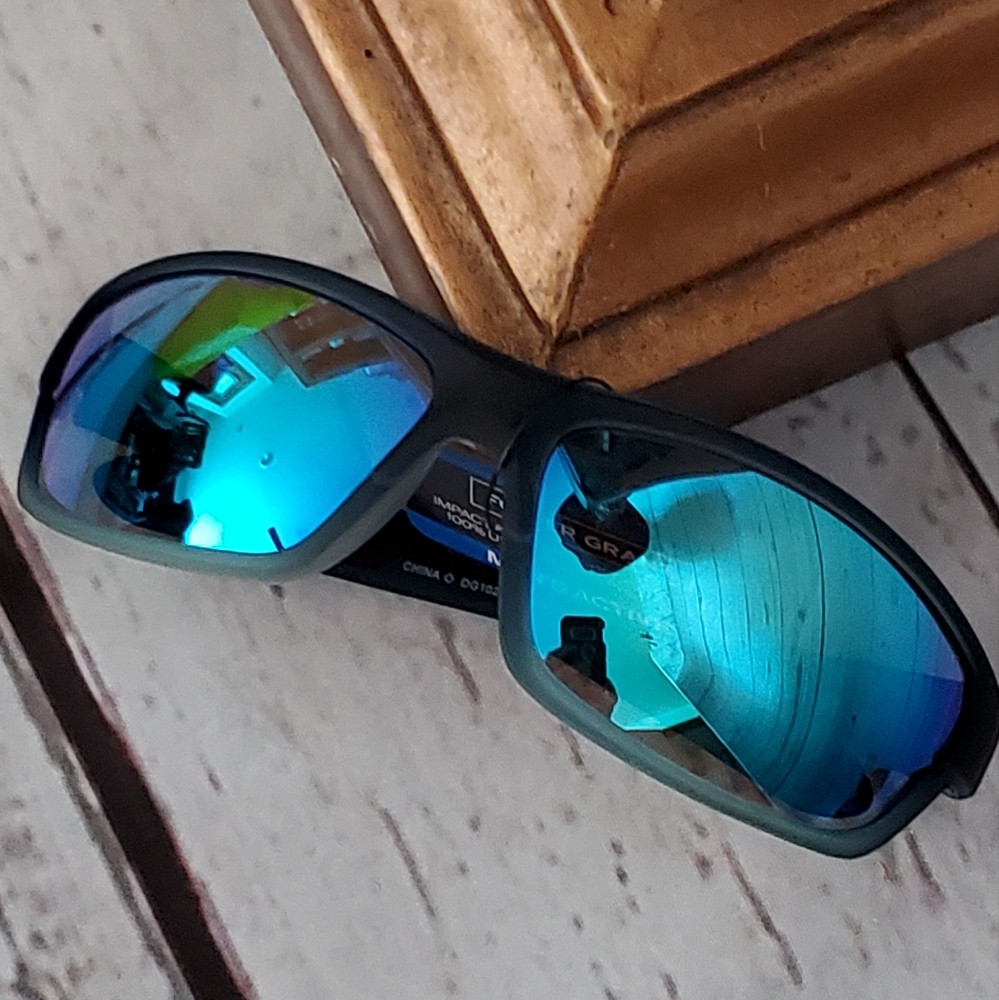 Foster Grant men's active plastic frame reflective lens sunglasses blue